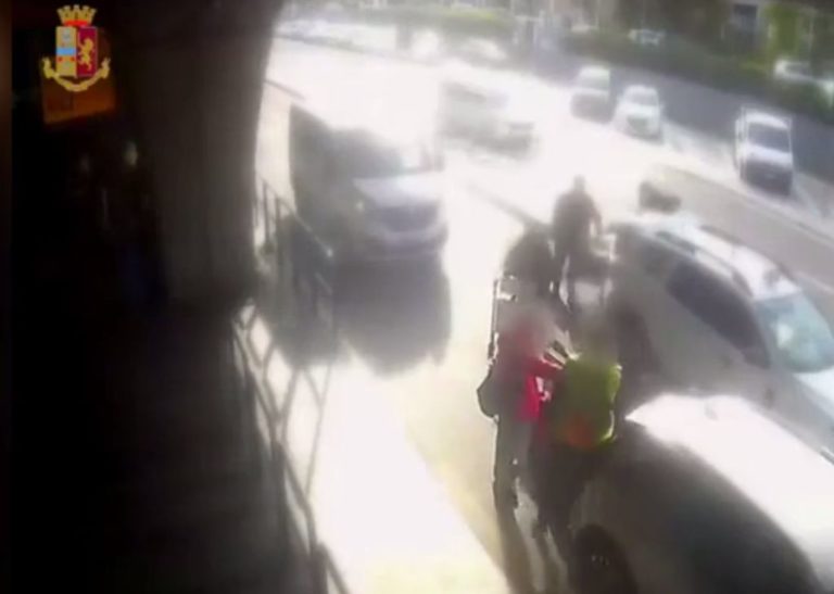 A FIUMICINO TASSISTA PICCHIA CLIENTE