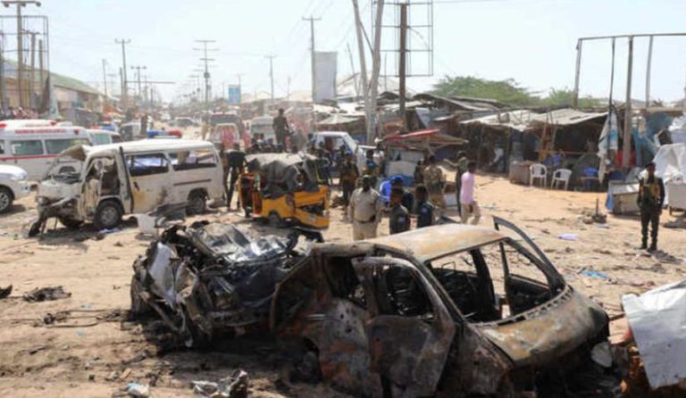 ATTENTATO KAMIKAZE CON AUTOBOMBA A MOGADISCIO