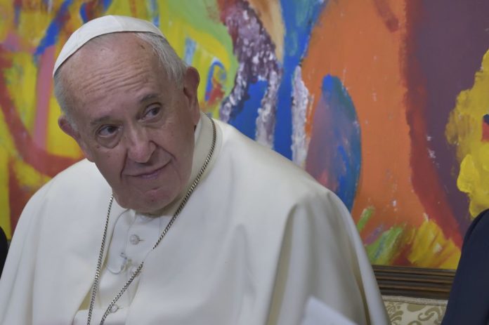 Papa Francesco visita la nuova sede della fondazione "Scholas Occurentes" nel Palazzo San Calisto a Roma