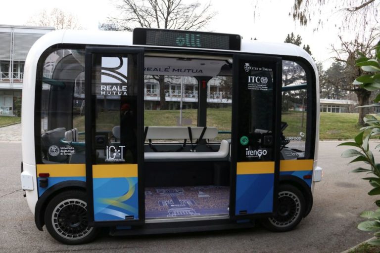 A TORINO IL BUS A GUIDA AUTONOMA STAMPATO IN 3D
