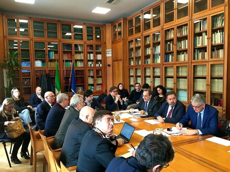 VIRUS CINESE, PIÙ CONTROLLI A FIUMICINO E MALPENSA