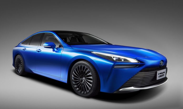 TOYOTA, NEL FUTURO CI SONO L’IBRIDO E L’IDROGENO