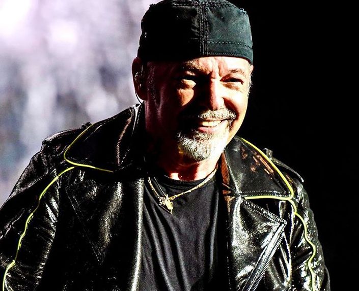 Vasco Rossi “Non fatevi incantare dalle sirene autoritarie”
