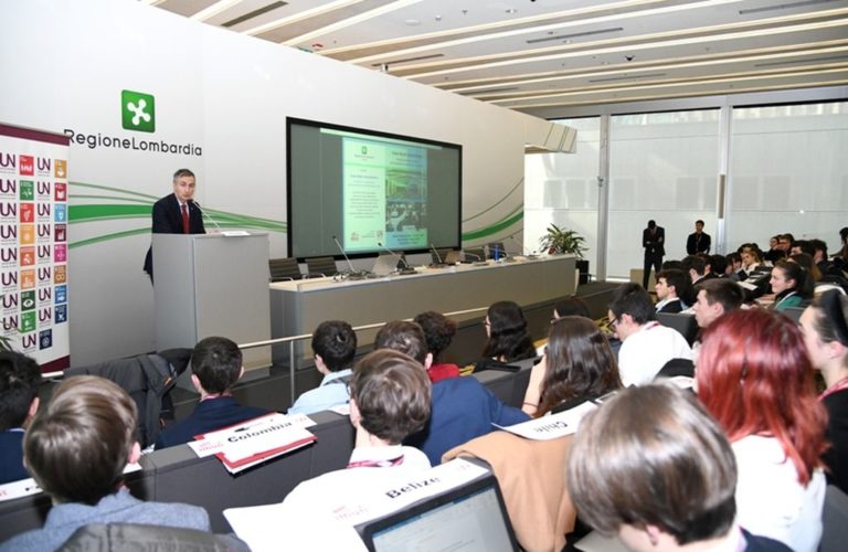 STUDENTI SIMULANO UNA SEDUTA DELL’ONU