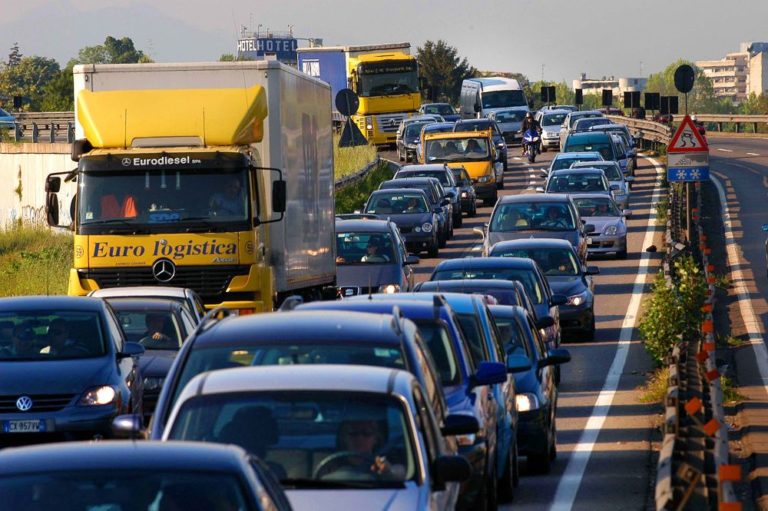 ORE PERSE NEL TRAFFICO, ROMA SECONDA AL MONDO