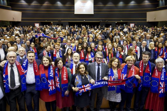 IL SALUTO AGLI EUROPARLAMENTARI BRITANNICI