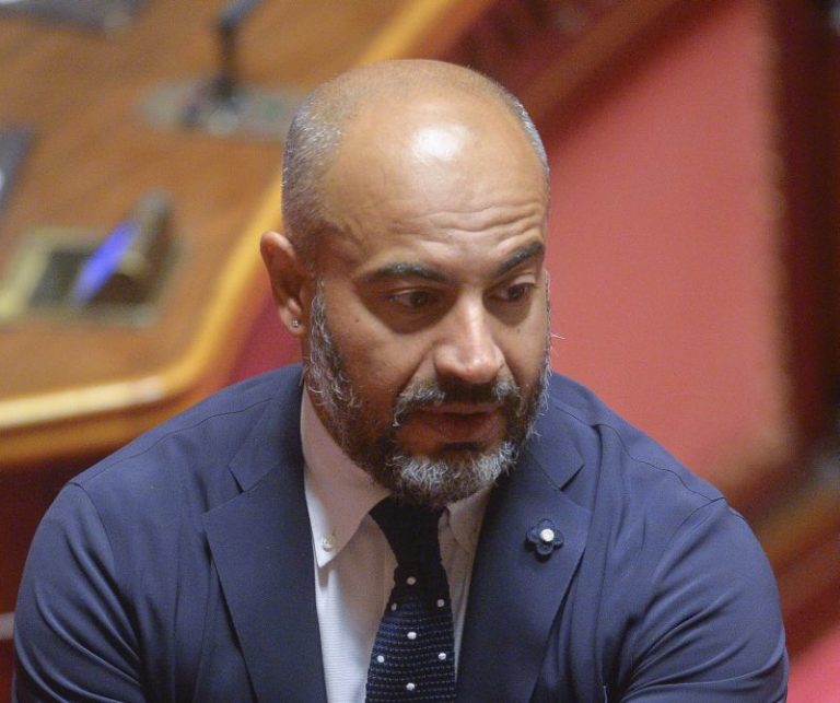 PARAGONE “TRASLOCO ALLA LEGA? CRETINATE”