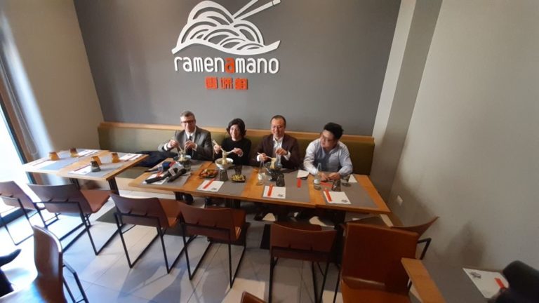 MILANO, UN PRANZO CONTRO LA PSICOSI CORONAVIRUS