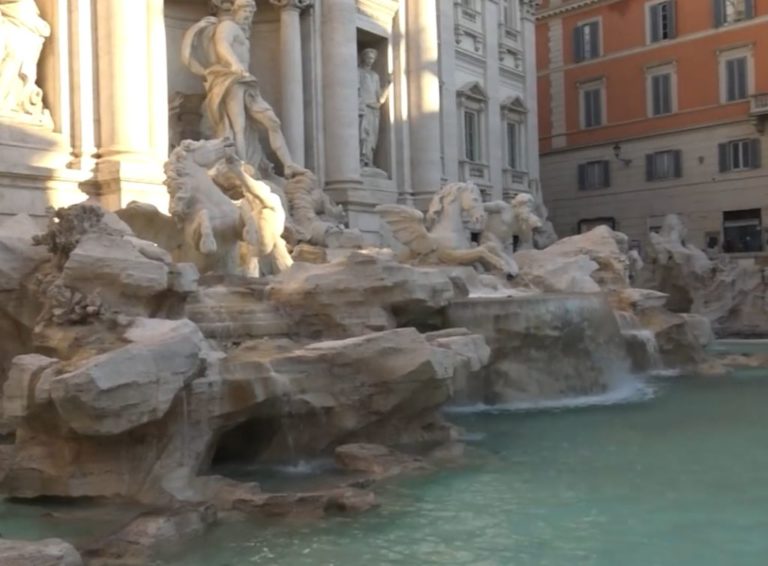 RAGGI “LA FONTANA DI TREVI RESTITUITA AI CITTADINI”
