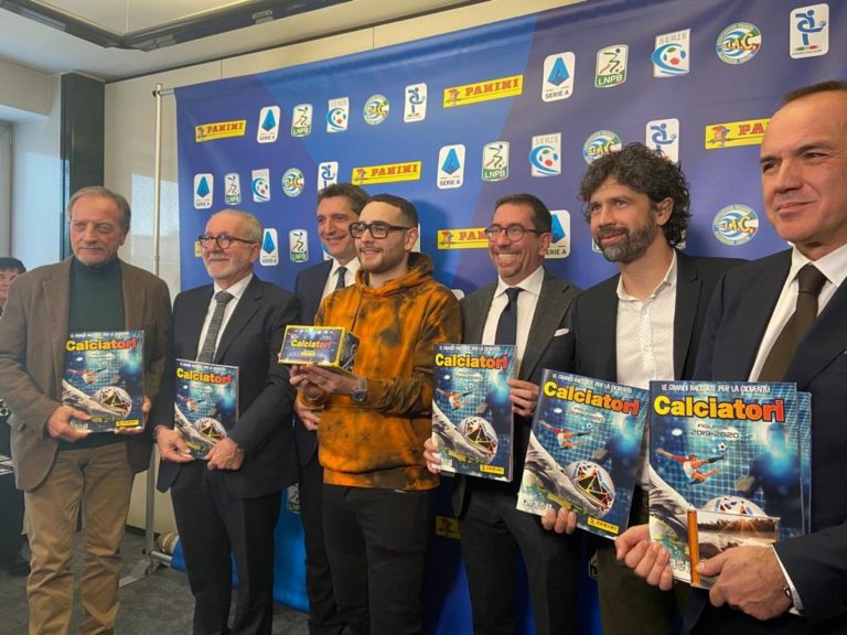 ECCO LA NUOVA COLLEZIONE FIGURINE PANINI