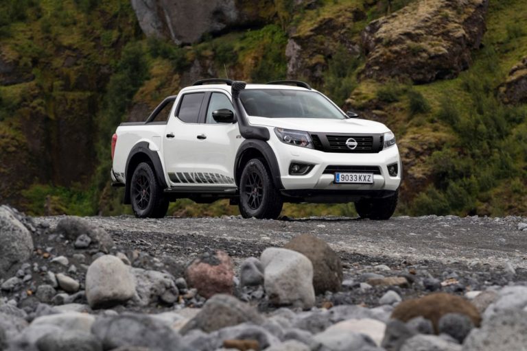 NUOVO NISSAN NAVARA OFF-ROADER AT32