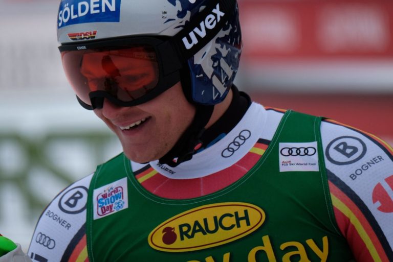 Dressen trionfa a Garmisch, Buzzi 10^, Fill saluta il circo bianco
