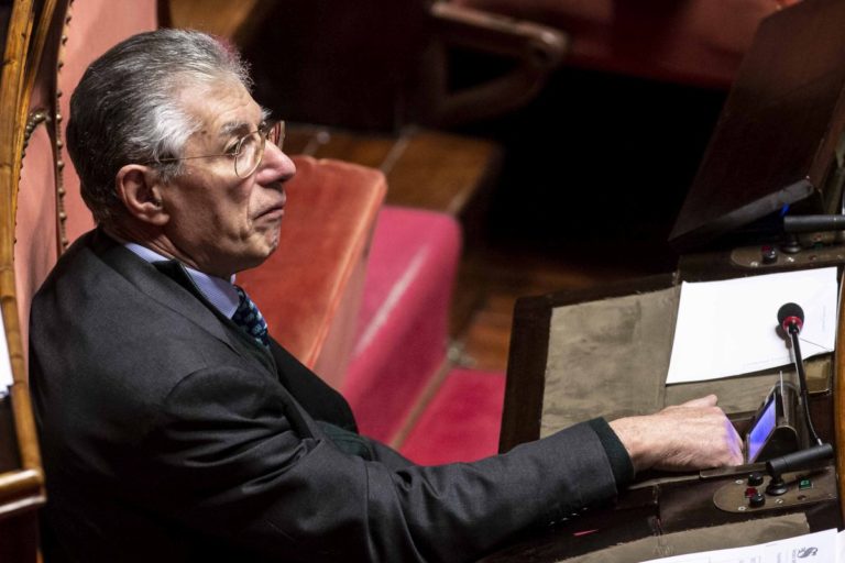 Bossi “Salvini sbaglia, il nazionalismo fa perdere la Lega”