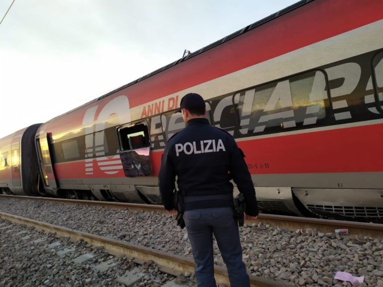 Deraglia treno alta velocità nel lodigiano, due morti