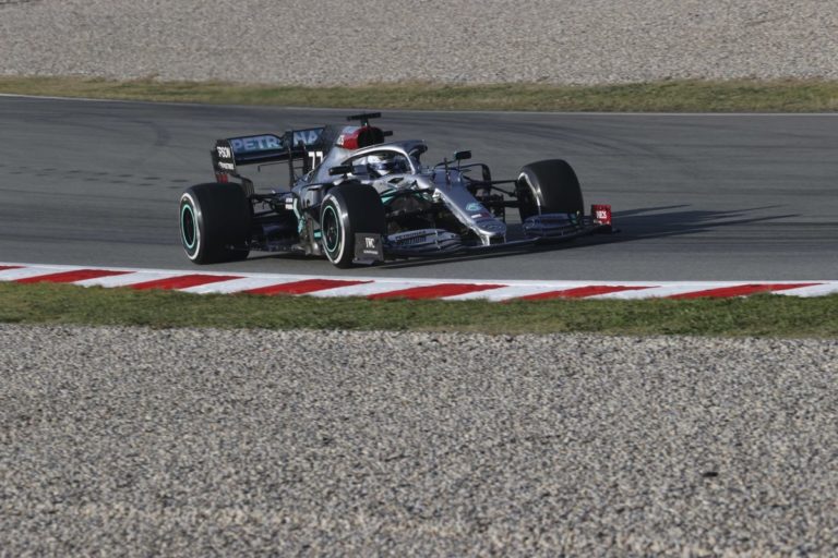 Bottas il più veloce dei primi test, la Ferrari pensa allo sviluppo