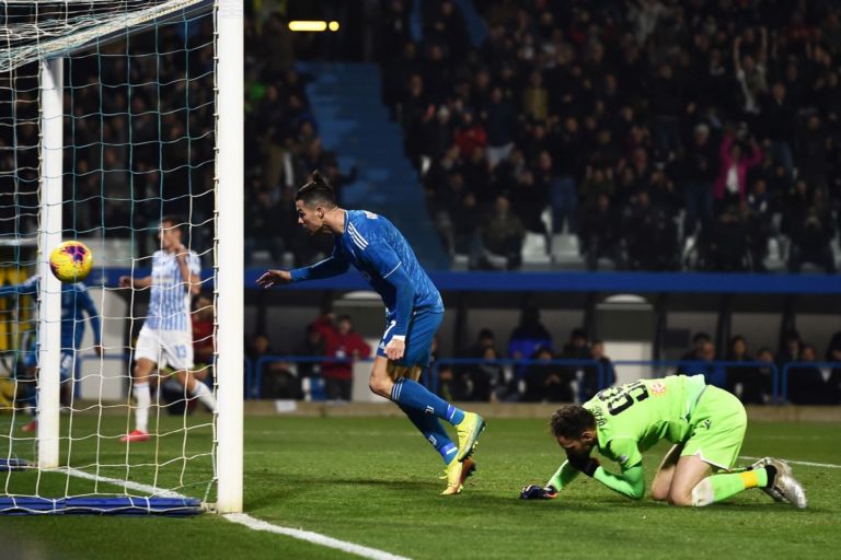 Juve soffre ma vince il testa-coda, 2-1 alla Spal