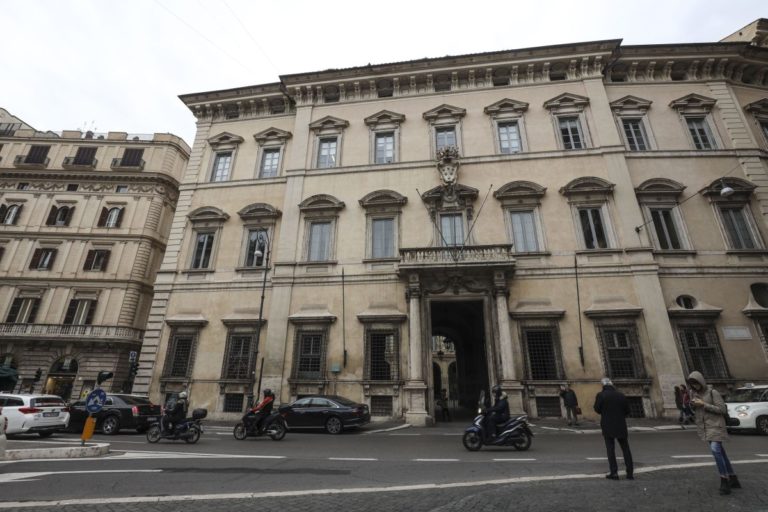 Coronavirus, Abi chiede di sospendere le norme sui crediti deteriorati