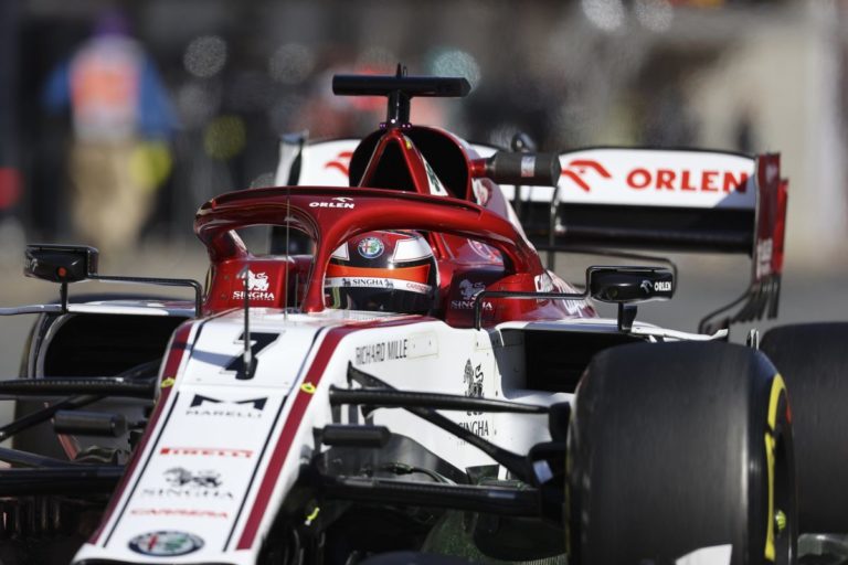 Miglior tempo Raikkonen, polemica volante Mercedes