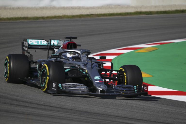 Primi test a Barcellona, Hamilton subito al comando