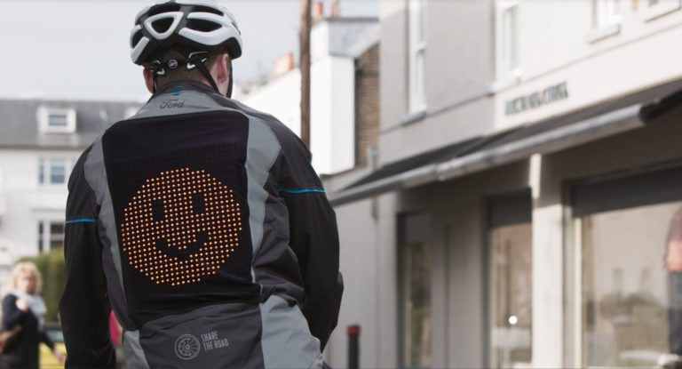 Ford presenta l’Emoji Jacket per i ciclisti