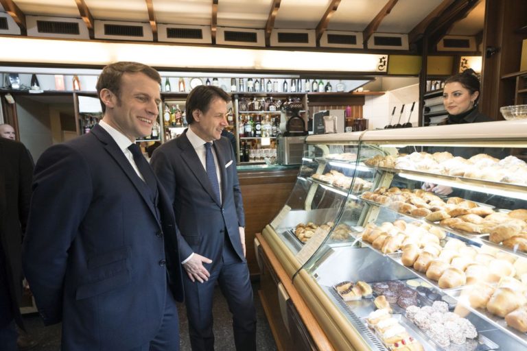 Coronavirus, Macron “Francia non chiuderà le frontiere”