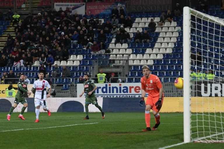 Mertens rilancia il Napoli, Cagliari ancora ko