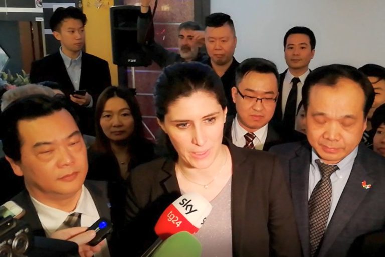 Virus Cina, Appendino “Non cadere in tranello paura”