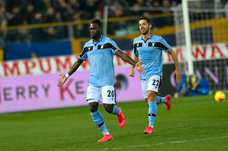 Lazio corsara, vince a Parma ed è a -1 dalla Juve