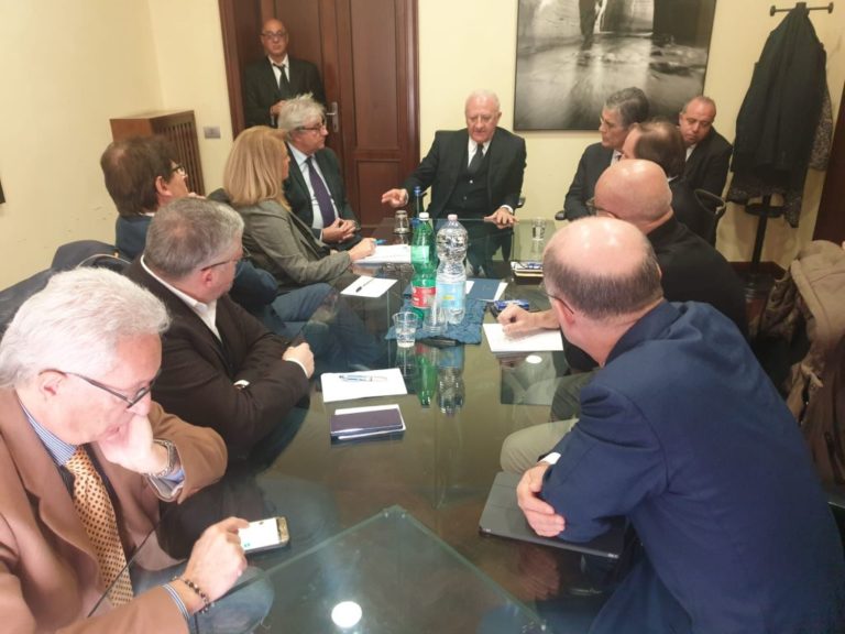 De Luca “In Campania opportunità per contratti in sanità”