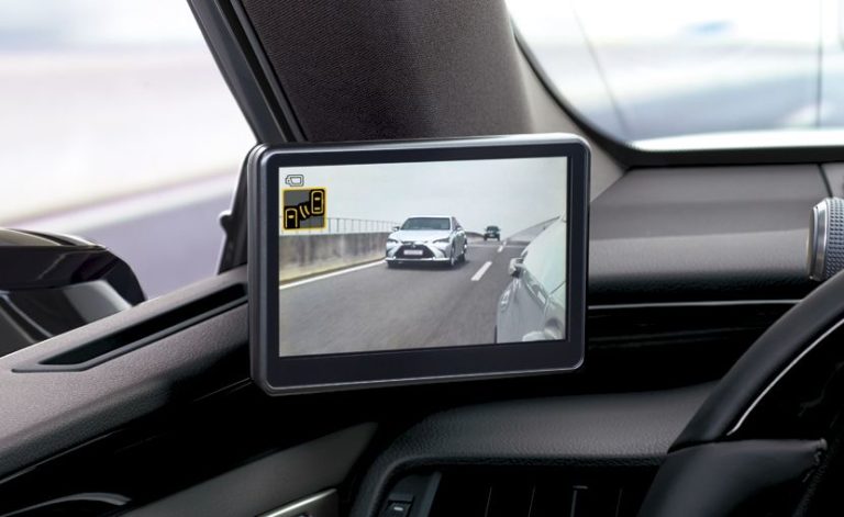 Lexus ES, specchietti retrovisori esterni virtuali