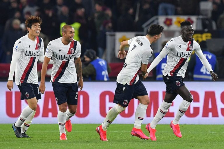 Roma ko in dieci, Bologna vince 3-2 all’Olimpico