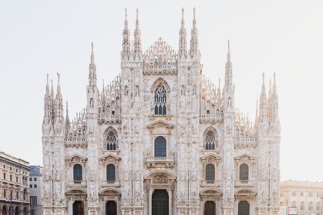 Coronavirus, a Milano il duomo riapre ai turisti con molte cautele