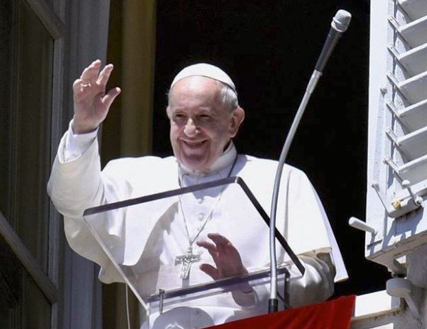 Coronavirus, tampone negativo per Papa Francesco