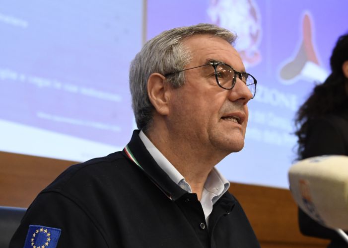 Positivi salgono a 2.706, 107 le vittime