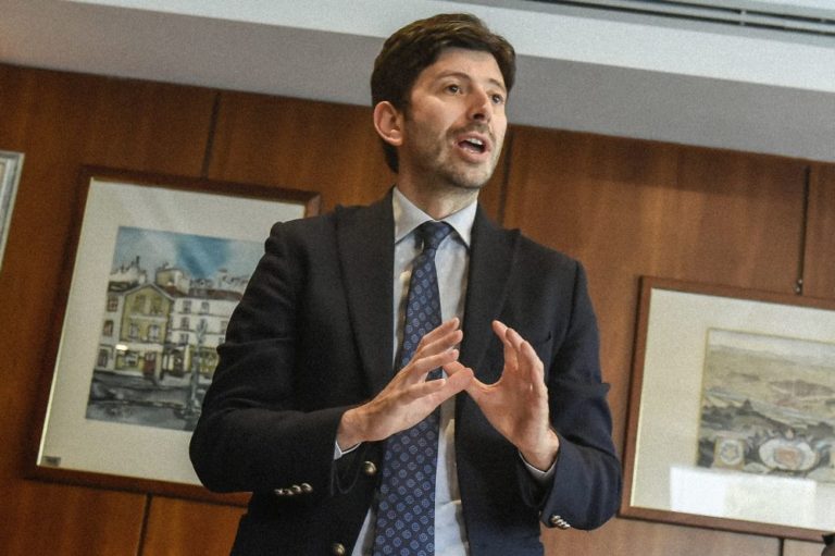 Coronavirus, Speranza “Affrontiamo una crisi senza precedenti”