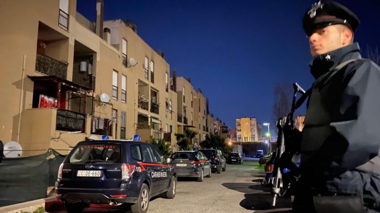 Operazione antidroga alla periferia di Roma, 14 arresti