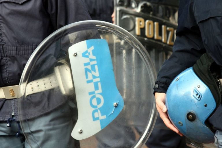 Matrimoni combinati per permessi di soggiorno, arresti a Catanzaro