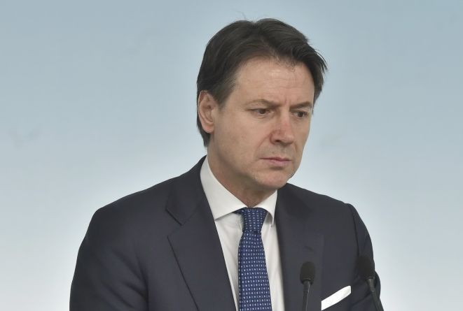 Coronavirus, Conte “L’Italia canta, uniti ce la faremo”