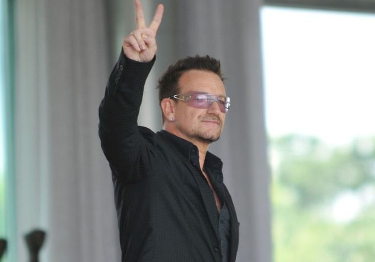 Coronavirus, Bono Vox canta sui social per l’Italia e i medici