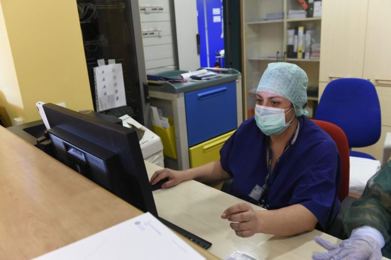 Coronavirus, Infermieri: “Da stato e regioni ringraziamenti di facciata”