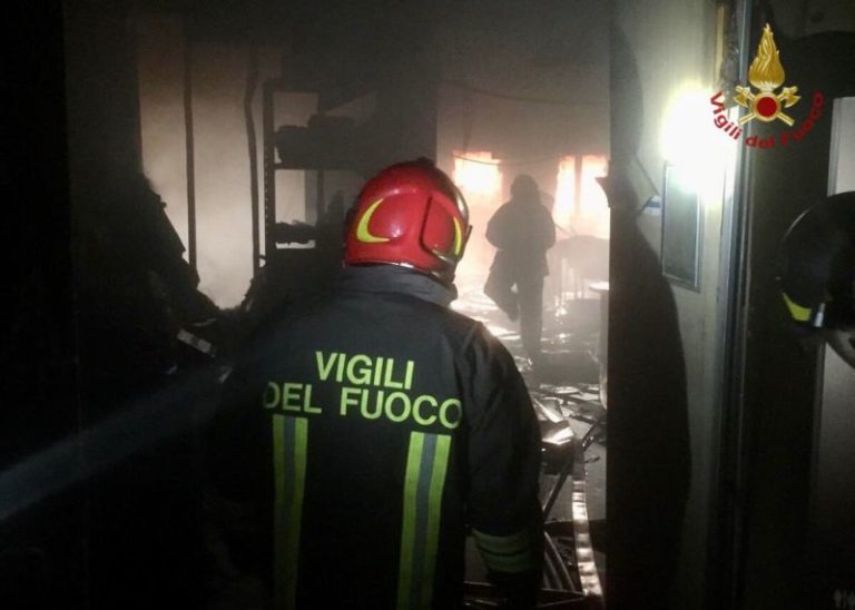 Incendio al palazzo di giustizia di Milano, domate le fiamme