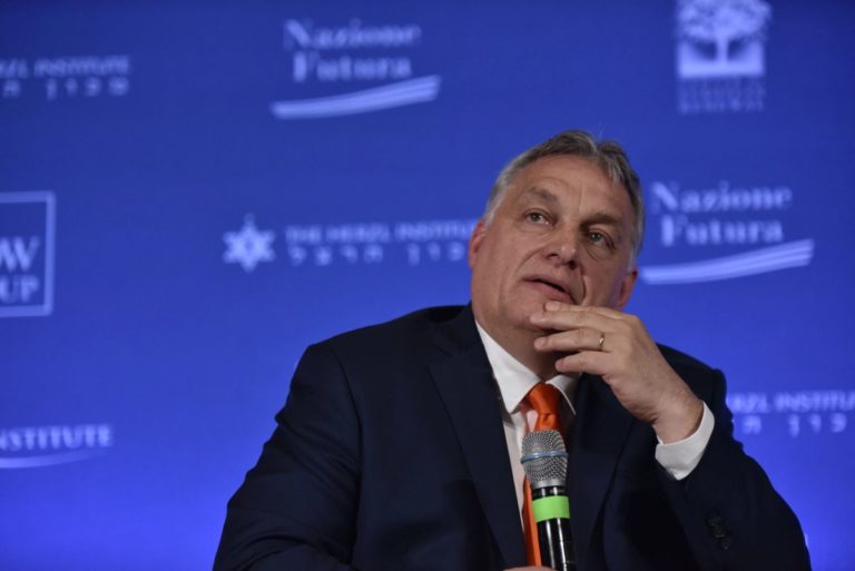 Pieni poteri a Orban in Ungheria per il Coronavirus
