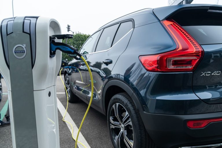 Nuova Volvo XC40 Recharge T5 Plug-in Hybrid MY21