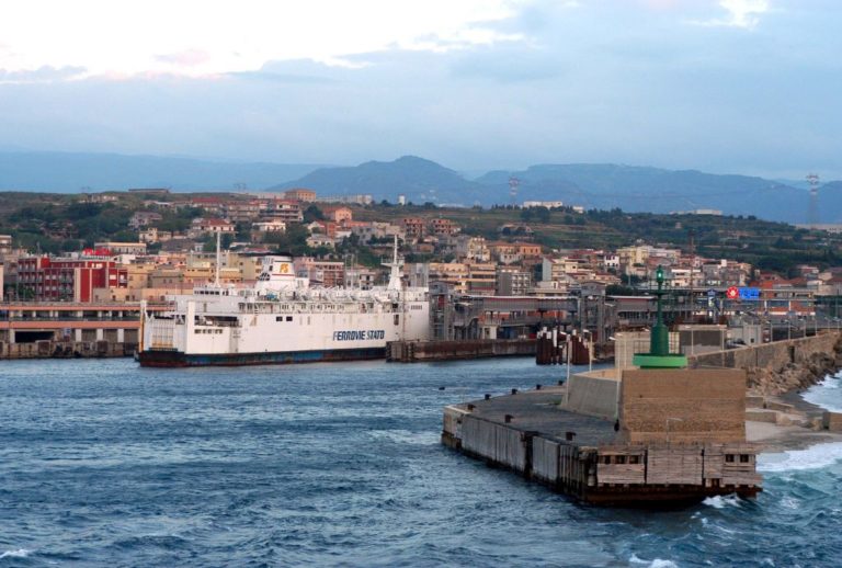 Stretto di Messina, tensioni a imbarco Villa San Giovanni