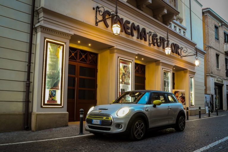 Mini full electric e “La prima svolta di Fellini”