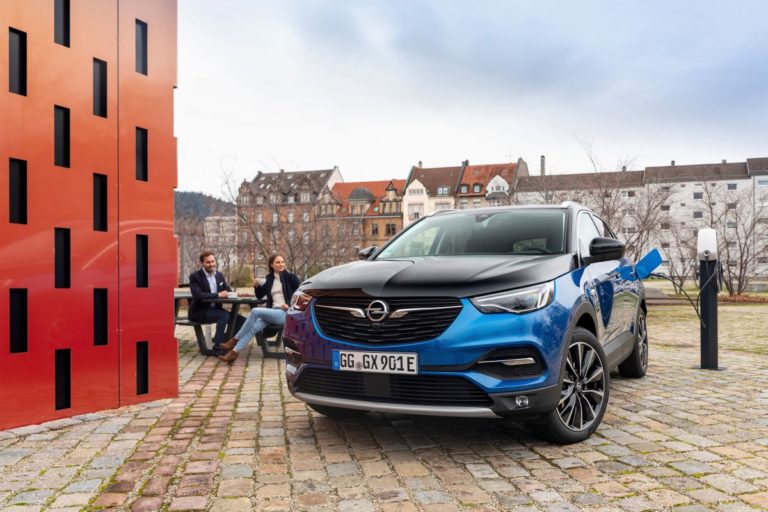 Opel Grandland X Hybrid4, facile da guidare