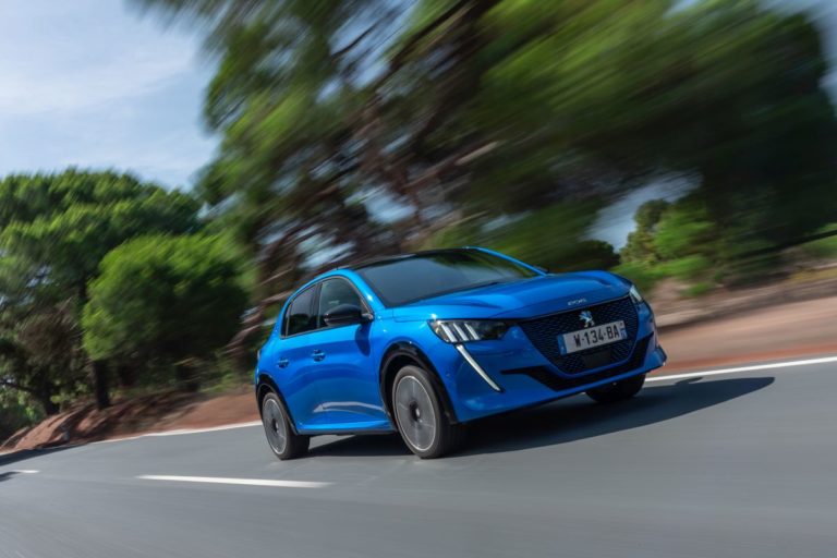Nuova Peugeot 208 è Car of The Year 2020
