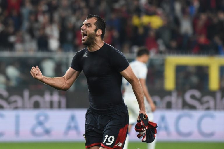 Il Genoa espugna San Siro, al Milan non basta Ibra