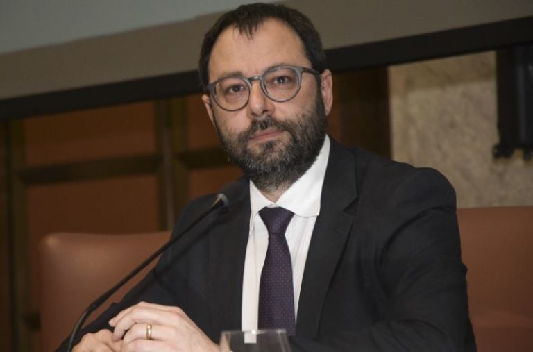 Patuanelli “10 miliardi per fronteggiare la crisi”