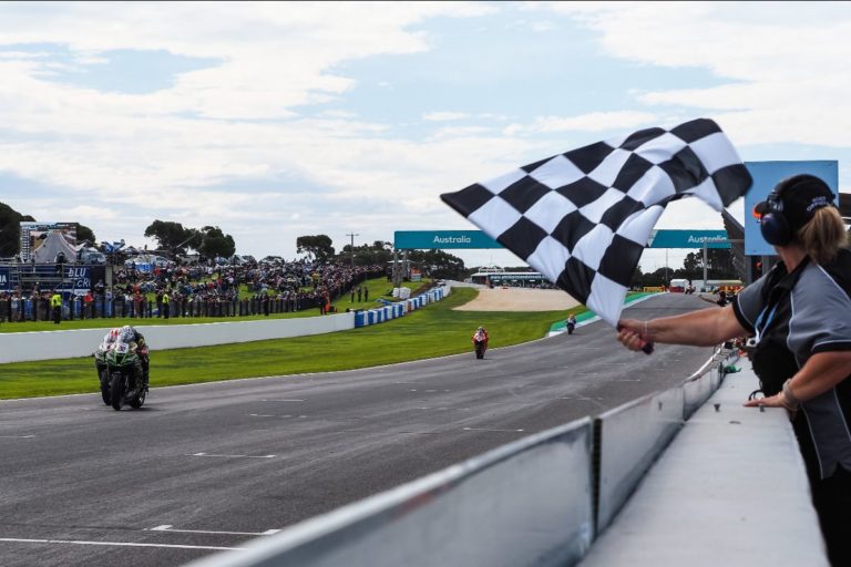 Superbike, Lowes vince gara 2 in Australia